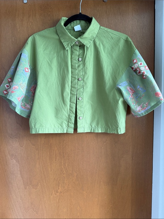 Bayo Tops - Bayo brand Green Button-Up Shirt with Scenic Print Flutter Sleeves